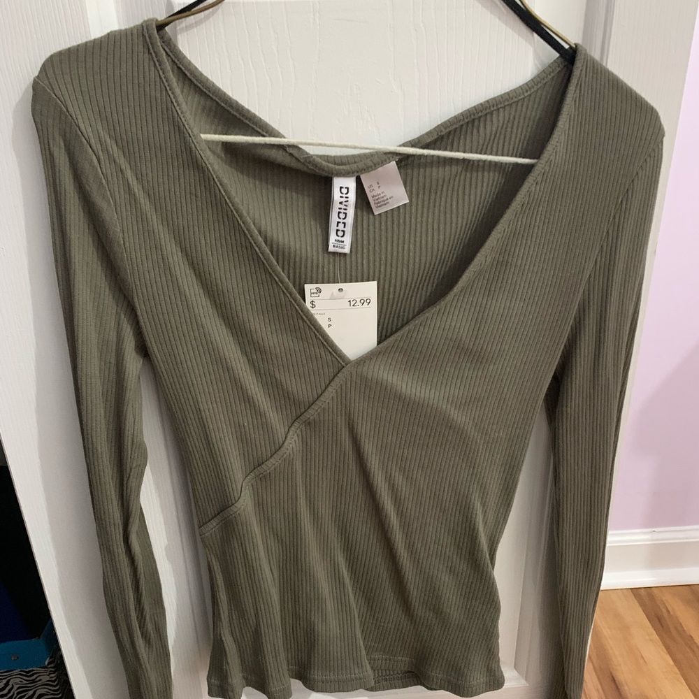 V neck long sleeve tees